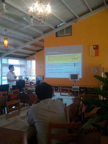 Imagen de los interiores del Hotel Bohemian Holiday Inn. Foto 17