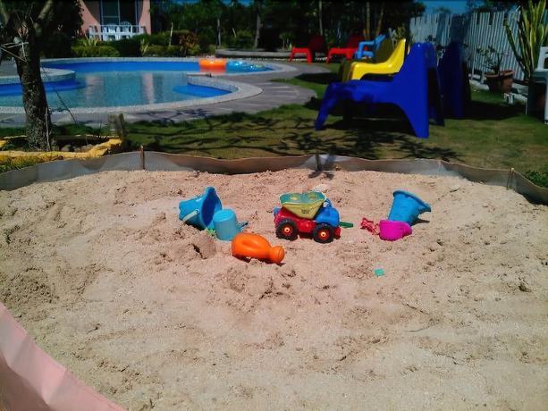 Imagen de los exteriores del Hotel Bohemian Holiday Inn. Foto 14