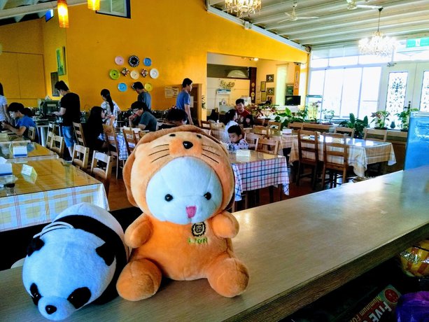 Imagen del bar/restaurante del Hotel Bohemian Holiday Inn. Foto 6