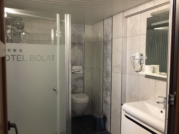 Imagen de la habitación del Hotel Bolat. Foto 13