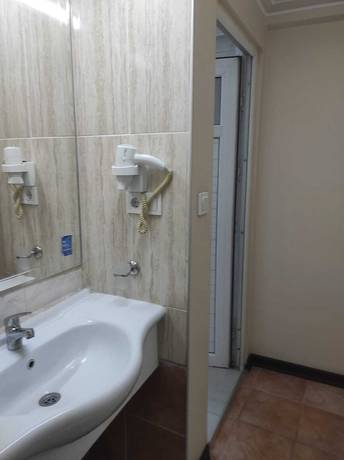 Imagen de la habitación del Hotel Bolat. Foto 16