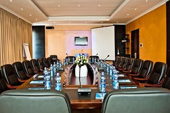 Imagen de los exteriores del Hotel Bole Ambassador. Foto 4