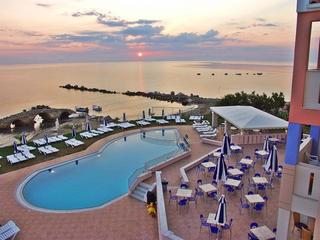 Imagen de la piscina del Hotel Boletsos Beach. Foto 18