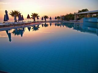 Imagen de la piscina del Hotel Boletsos Beach. Foto 20
