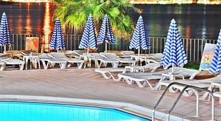 Imagen de la piscina del Hotel Boletsos Beach. Foto 23