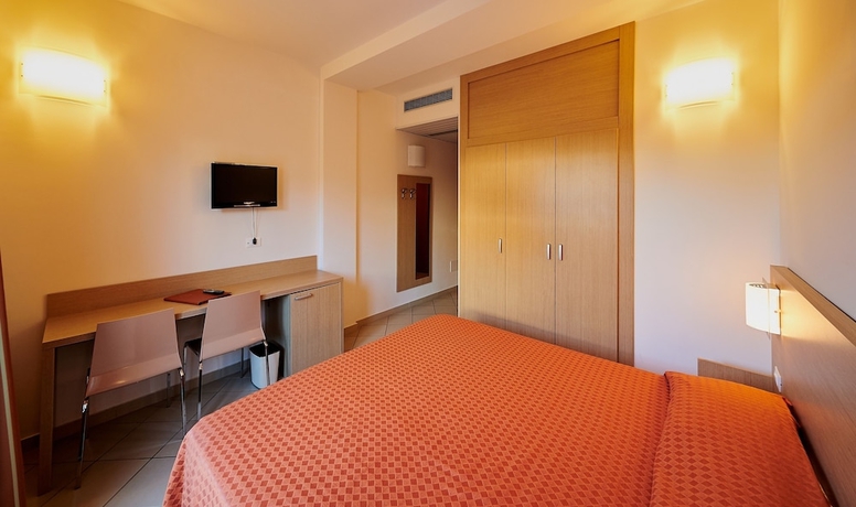 Imagen de la habitación del Hotel Bolgheri Marina Resort ex Varo Village. Foto 3