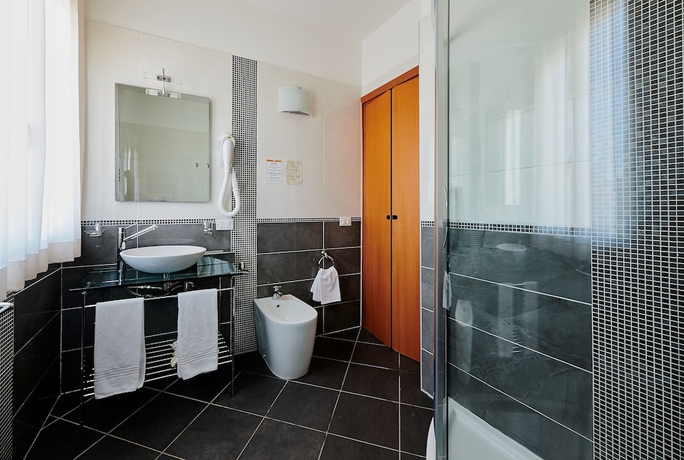 Imagen de la habitación del Hotel Bolgheri Marina Resort ex Varo Village. Foto 5