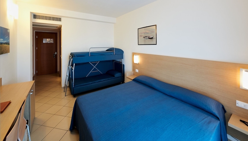 Imagen de la habitación del Hotel Bolgheri Marina Resort ex Varo Village. Foto 8