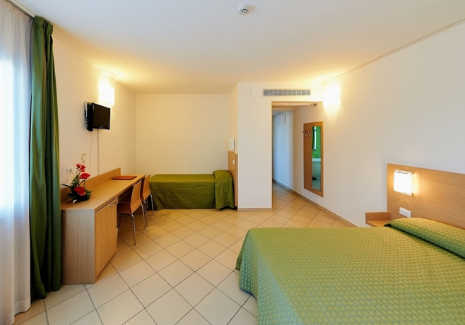 Imagen de la habitación del Hotel Bolgheri Marina Resort ex Varo Village. Foto 12
