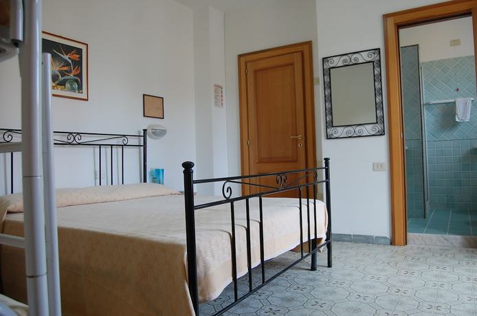 Imagen de la habitación del Hotel Bolivar, Marina di Camerota. Foto 10