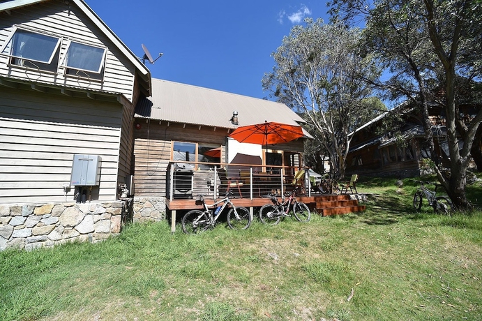 Imagen de los exteriores del Hotel Bollygums. Foto 17