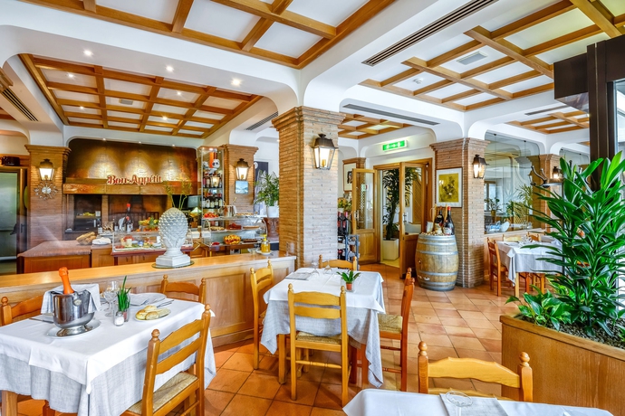 Imagen del bar/restaurante del Hotel Bologna Airport. Foto 3