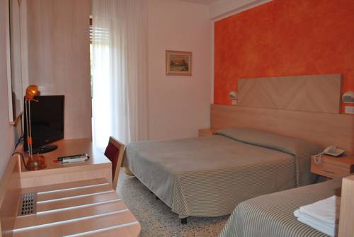Imagen de la habitación del Hotel Bologna, Lignano Sabbiadoro. Foto 6