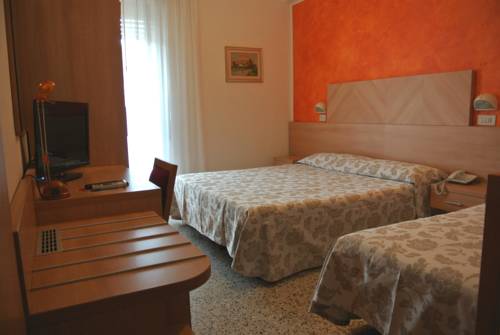 Imagen de la habitación del Hotel Bologna, Lignano Sabbiadoro. Foto 13