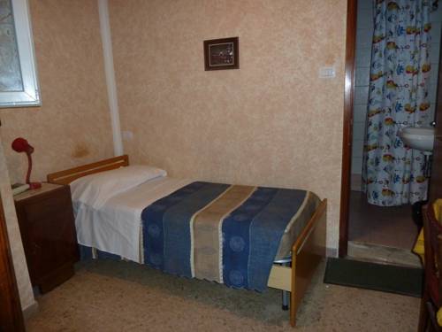 Imagen de la habitación del Hotel Bolognese, Foligno. Foto 12