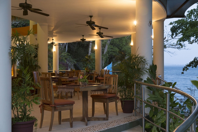Imagen del bar/restaurante del Hotel Bolontiku Boutique. Foto 4