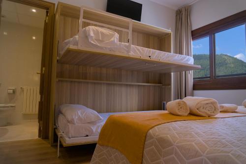 Imagen de la habitación del Hotel Boltaña Ordesa. Foto 19