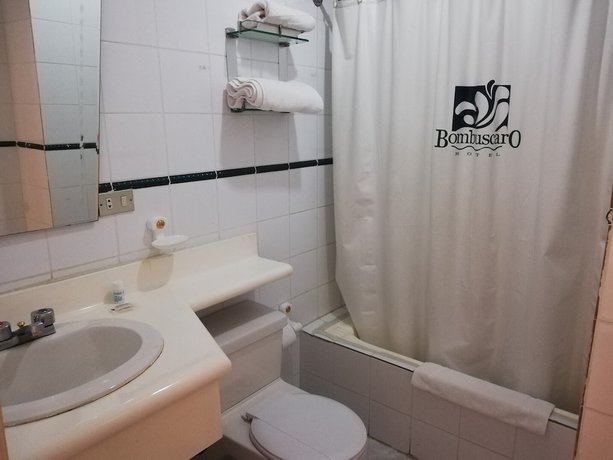 Imagen de la habitación del Hotel Bombuscaro. Foto 3
