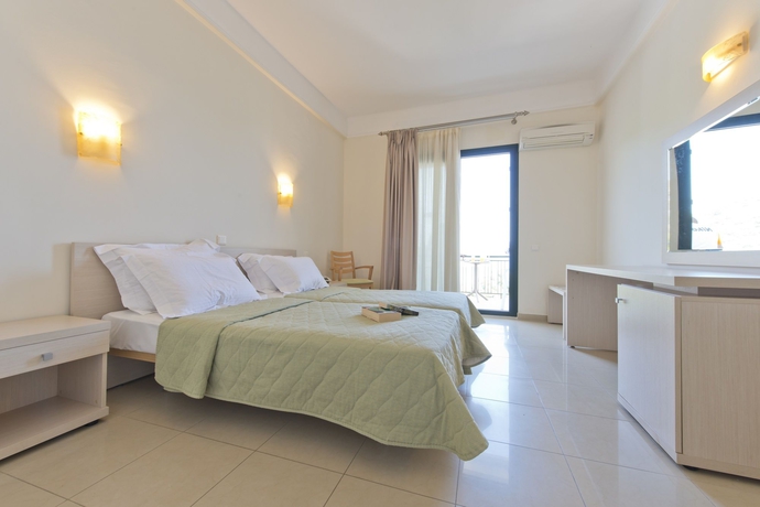 Imagen de la habitación del Hotel Bomo Tosca Beach. Foto 13