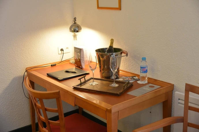 Imagen de la habitación del Hotel Bomotel. Foto 9
