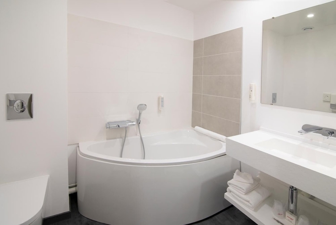 Imagen de la habitación del Hotel Bomotel. Foto 13