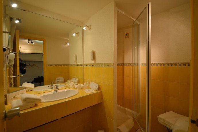 Imagen de la habitación del Hotel Bomotel. Foto 17
