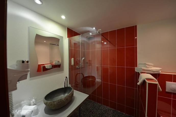 Imagen de la habitación del Hotel Bomotel. Foto 18