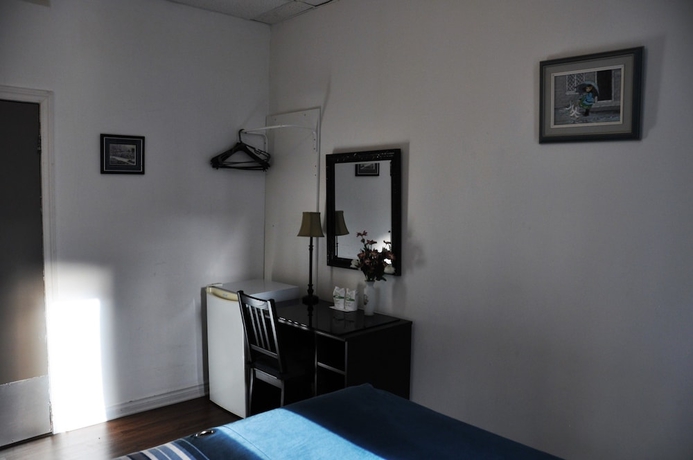 Imagen de la habitación del Hotel Bon Accueil. Foto 14
