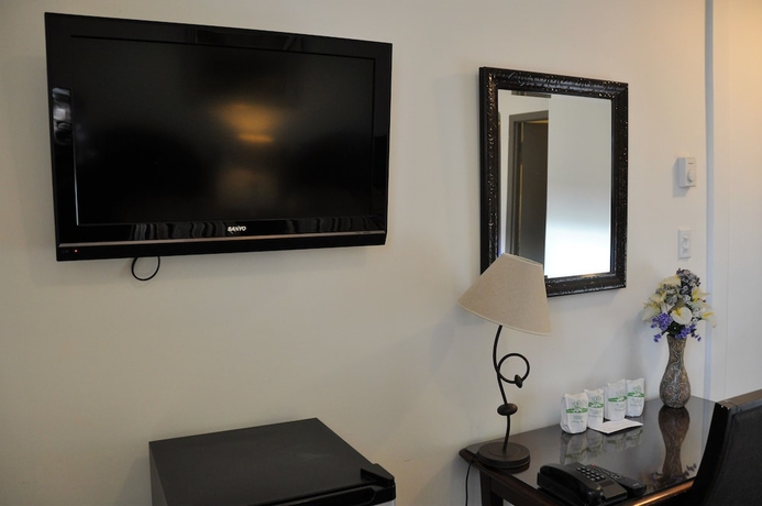 Imagen de la habitación del Hotel Bon Accueil. Foto 15
