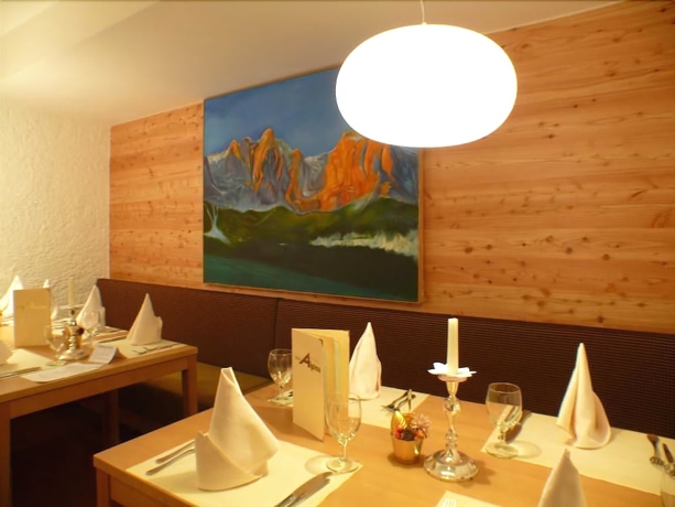 Imagen del bar/restaurante del Hotel Bon Alpina. Foto 5