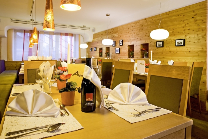 Imagen del bar/restaurante del Hotel Bon Alpina. Foto 8