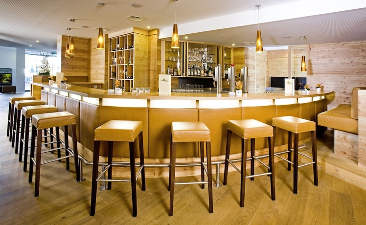 Imagen del bar/restaurante del Hotel Bon Alpina. Foto 9