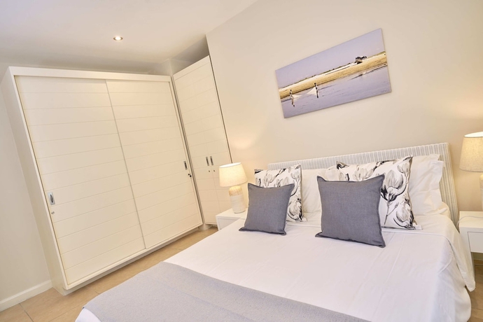 Imagen de la habitación del Hotel Bon Azur Beachfront Suites and Penthouses By Lov. Foto 4