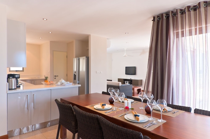 Imagen de la habitación del Hotel Bon Azur Beachfront Suites and Penthouses By Lov. Foto 11