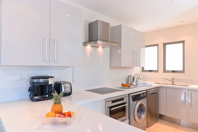 Imagen de la habitación del Hotel Bon Azur Beachfront Suites and Penthouses By Lov. Foto 16