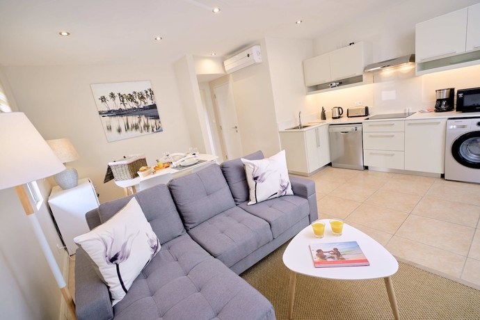 Imagen de la habitación del Hotel Bon Azur Beachfront Suites and Penthouses By Lov. Foto 17