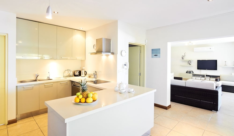 Imagen de la habitación del Hotel Bon Azur Beachfront Suites and Penthouses By Lov. Foto 18