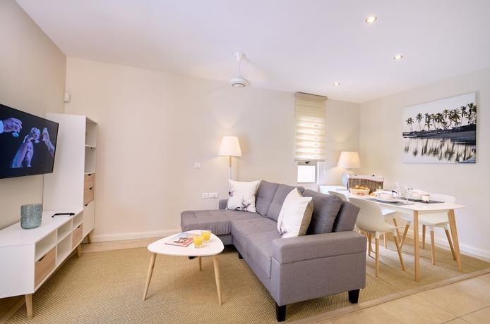 Imagen de la habitación del Hotel Bon Azur Beachfront Suites and Penthouses By Lov. Foto 19