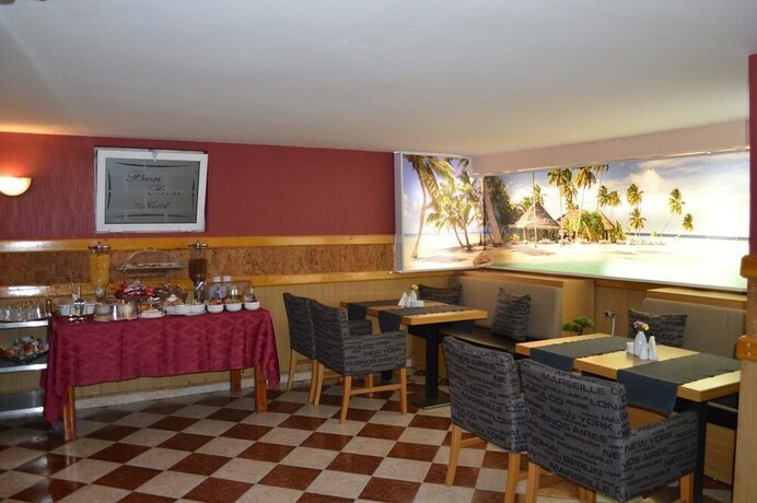 Imagen del bar/restaurante del Hotel Bon Bon. Foto 11