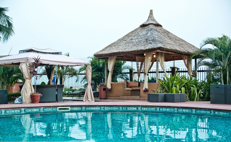 Imagen de la piscina del Hotel Bon Voyage. Foto 15