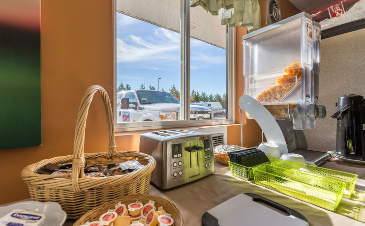 Imagen de los interiores del Hotel Bon Voyage Inn. Foto 16