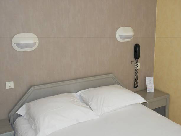Imagen de la habitación del Hotel Bonaparte, Bastia. Foto 4