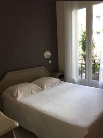 Imagen de la habitación del Hotel Bonaparte, Bastia. Foto 8