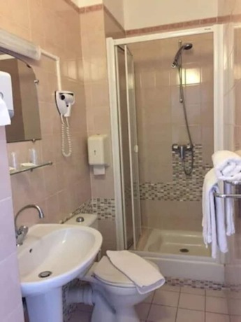 Imagen de la habitación del Hotel Bonaparte, Bastia. Foto 11