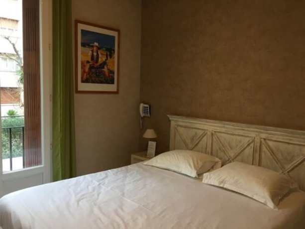 Imagen de la habitación del Hotel Bonaparte, Bastia. Foto 13