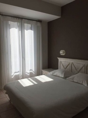 Imagen de la habitación del Hotel Bonaparte, Bastia. Foto 14