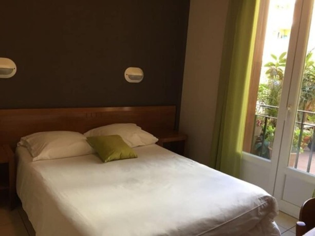 Imagen de la habitación del Hotel Bonaparte, Bastia. Foto 15