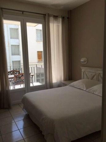 Imagen de la habitación del Hotel Bonaparte, Bastia. Foto 16
