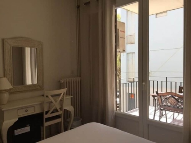 Imagen de la habitación del Hotel Bonaparte, Bastia. Foto 17