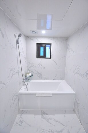 Imagen de la habitación del Hotel Bonathree. Foto 21